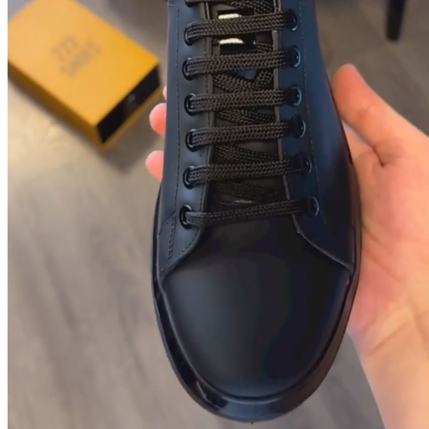 Alexander™ | Sneaker Chic meestele