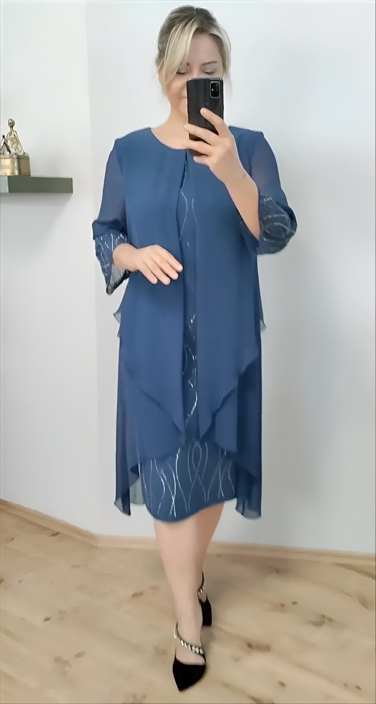 Claudia™ - Elegantne voolav kleit kihiga