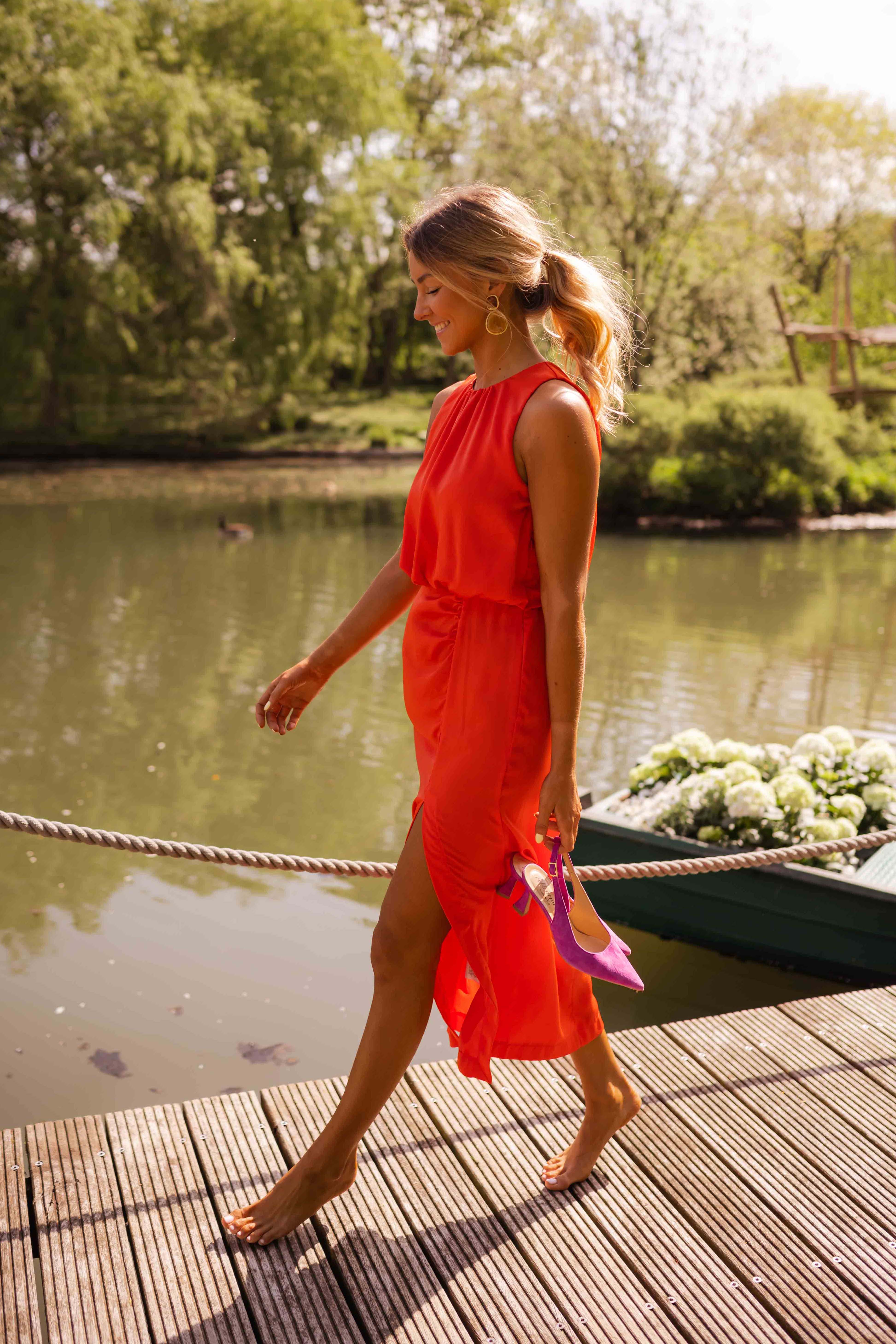 Geneviève™ – Elegantne Õlavarreta Midi Kleit