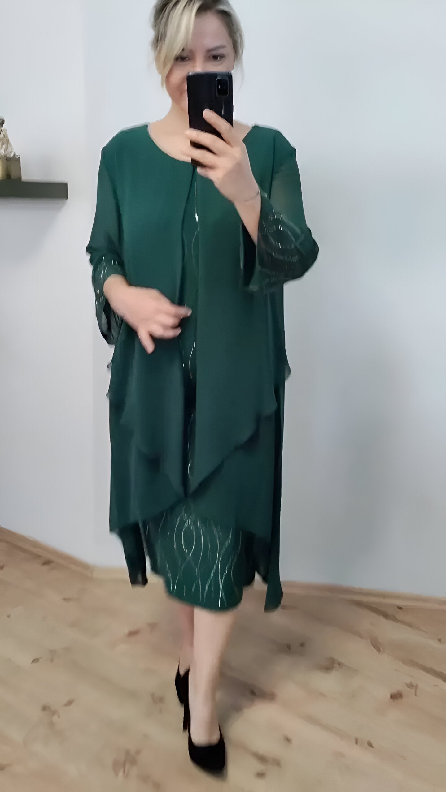 Claudia™ - Elegantne voolav kleit kihiga
