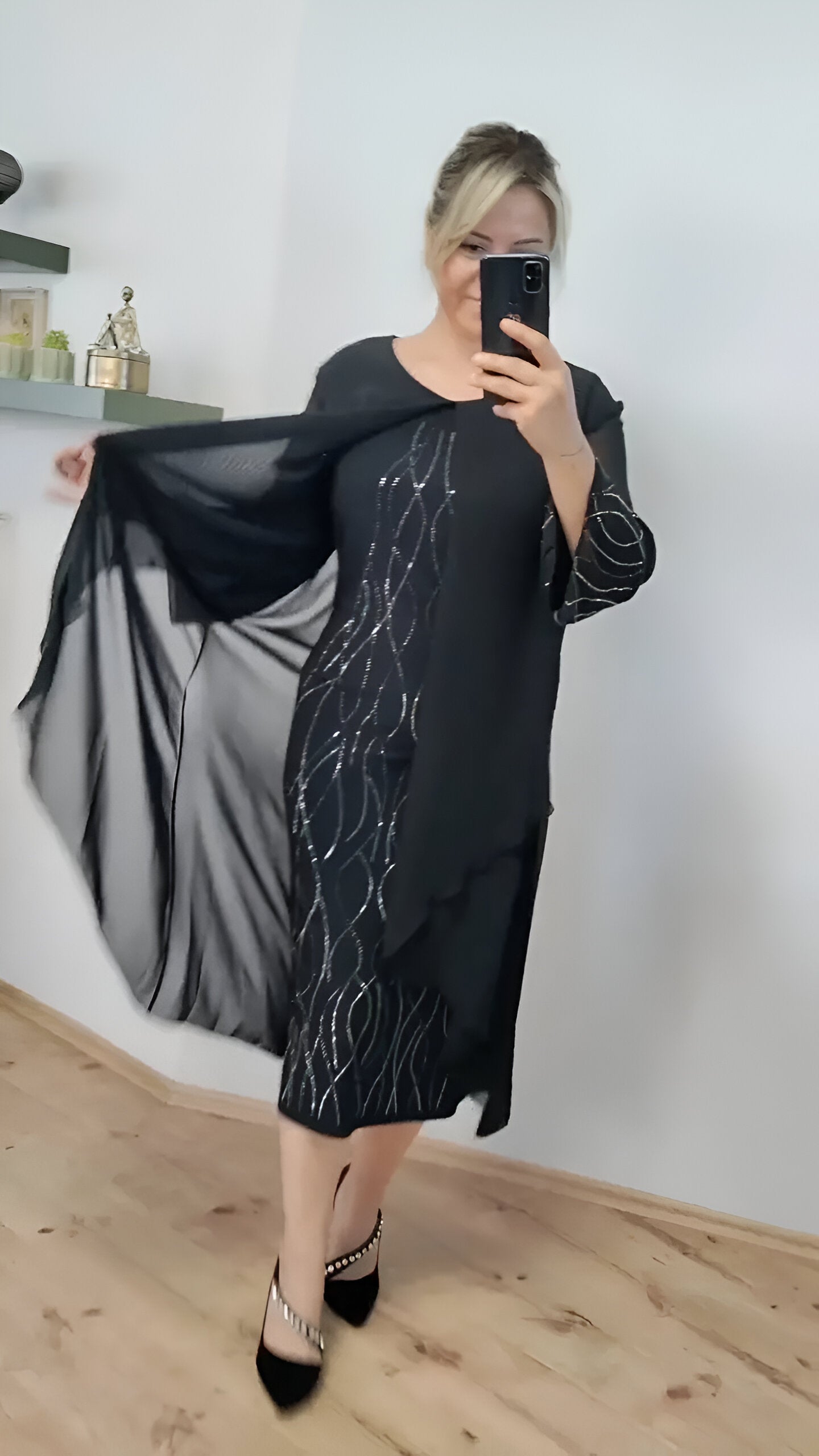 Claudia™ - Elegantne voolav kleit kihiga